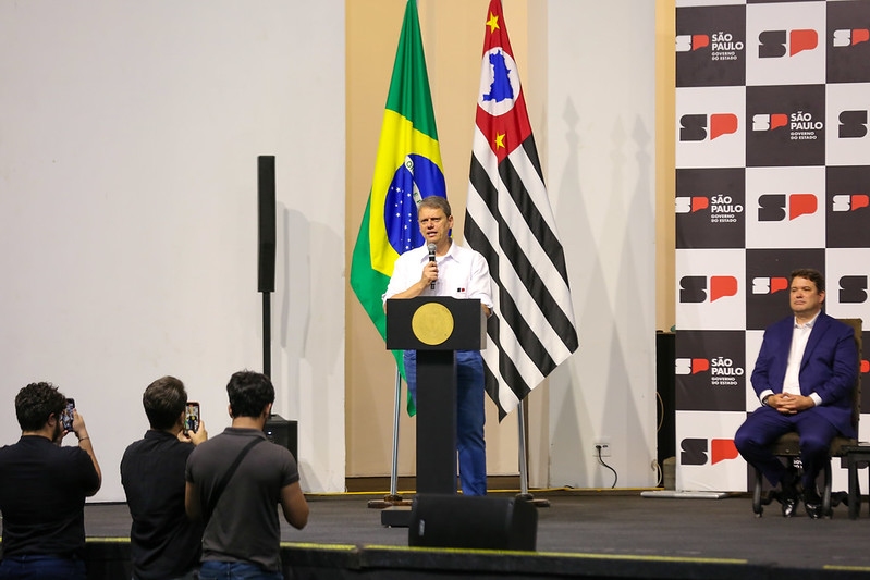 Tarcísio de Freitas destina cerca de R$ 1 bilhão para investimentos na Saúde dos 645 municípios