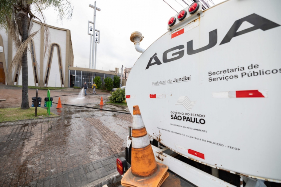 Ação integrada da Prefeitura de Jundiaí leva limpeza e acolhimento à Ponte São João