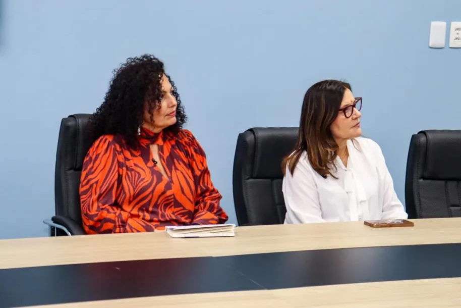 Vice-prefeita Dra. Claudia  participa de seminário do CIOESTE sobre governança pública