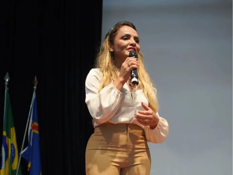 Selma Cezar promove conscientização sobre violência psicológica em encontro no CRAS