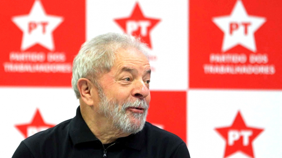 Sérgio Moro determina prisão de Lula e petista se entregará