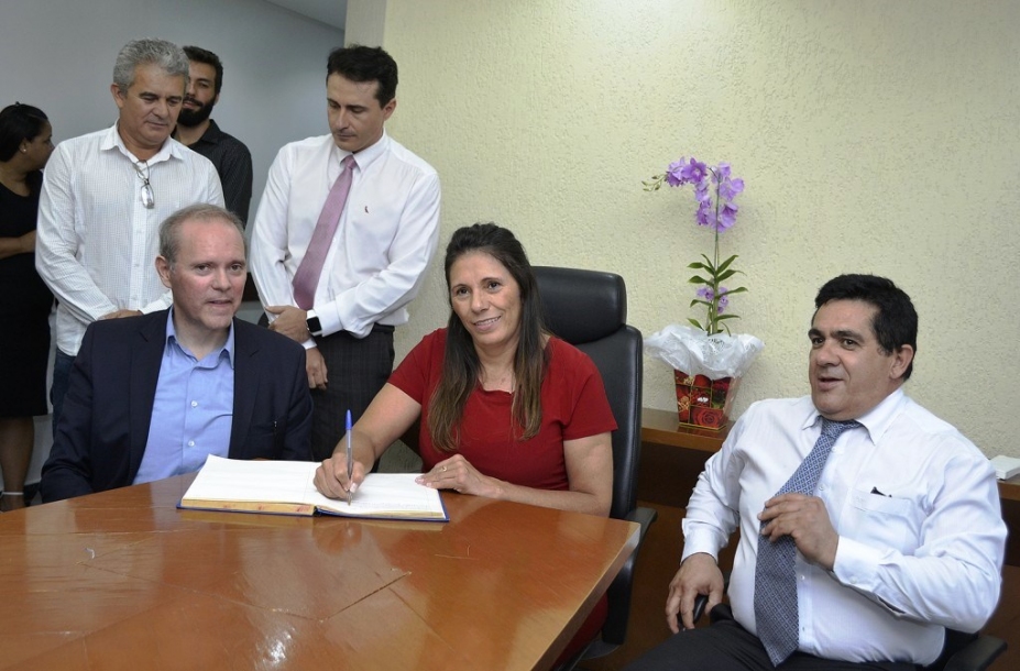 Dalete Oliveira nomeia filho para ocupar duas diretorias