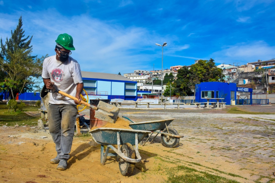 Praça Sandro Magagnini no Parque Paraíso recebe revitalização