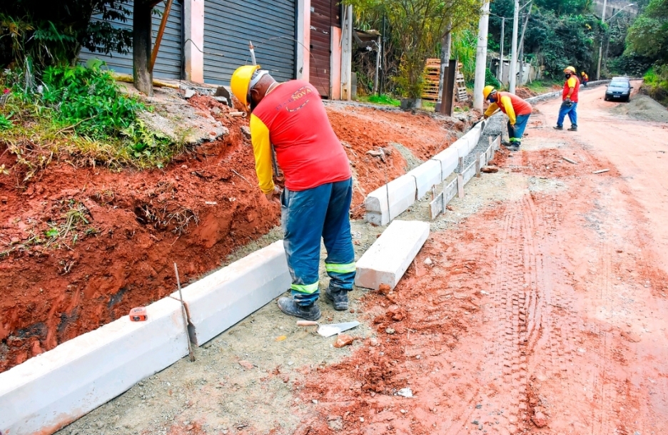 Começam obras de drenagem e pavimentação da Gilberto de Carvalho