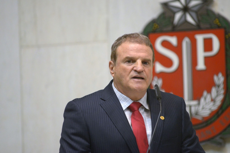 Deputado Cezar consegue vans e ambulâncias para 30 cidades 