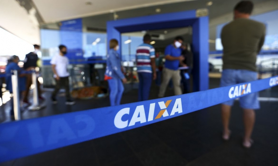 Trabalhadores que nasceram em fevereiro já podem sacar o auxílio 