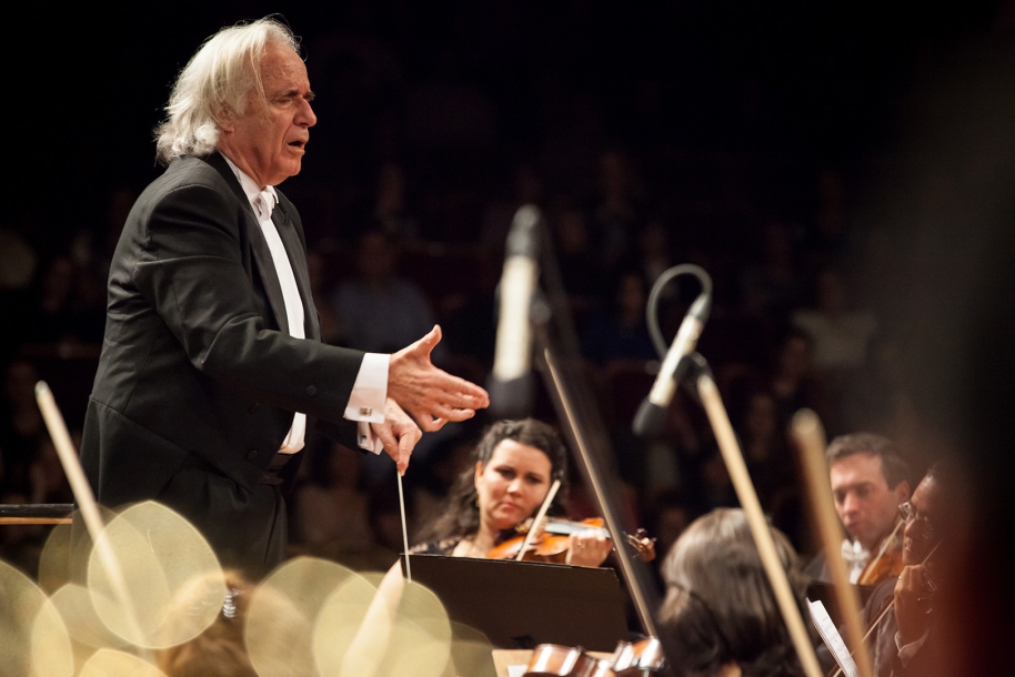Maestro João Carlos Martins vai abrir Natal Encantado de Barueri 