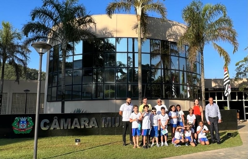 Câmara de Cajamar recebe alunos da Rede Municipal de Ensino