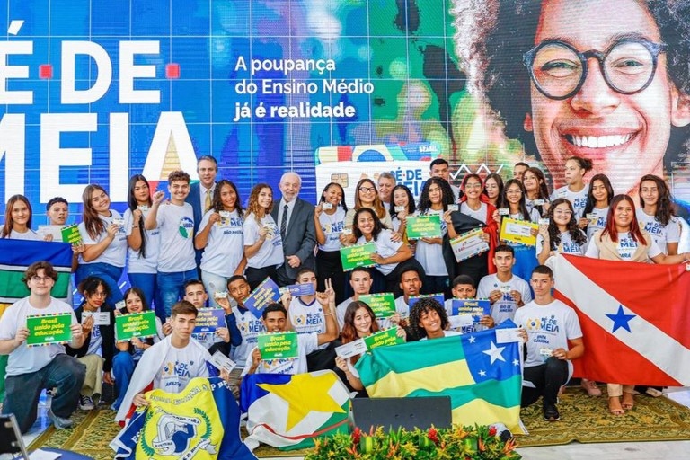 Presidente Lula anuncia início do pagamento do Pé-de-Meia