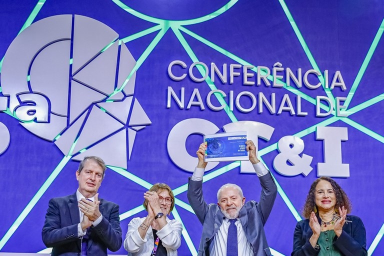 Presidente Lula recebe proposta de Plano Brasileiro de Inteligência Artificial
