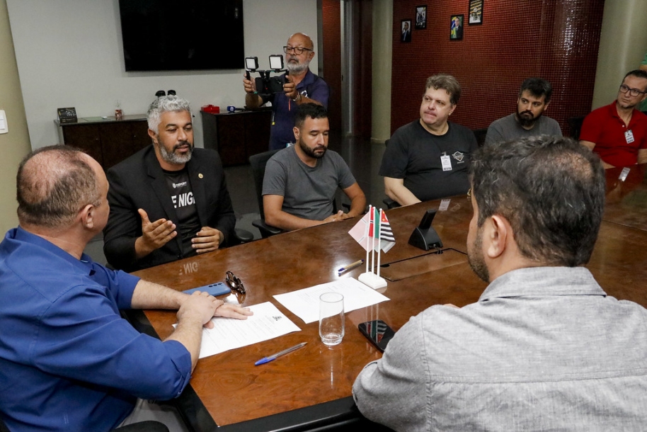 Prefeito Coronel Fábio Candido sanciona lei que amplia idade de veículos de app